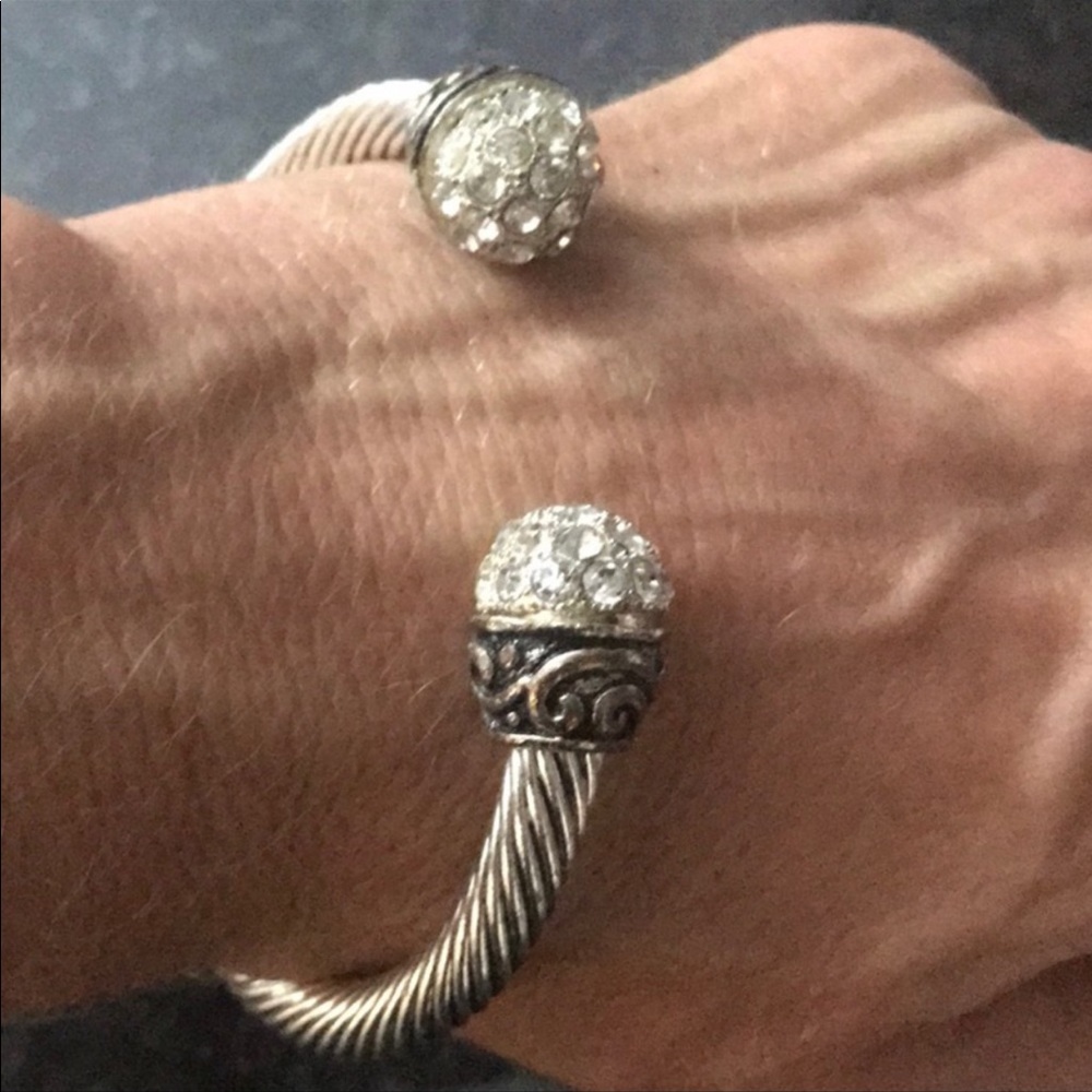 $40 New in box high end fashion silver jewelry bracelet very good quality - Picture 3 of 3